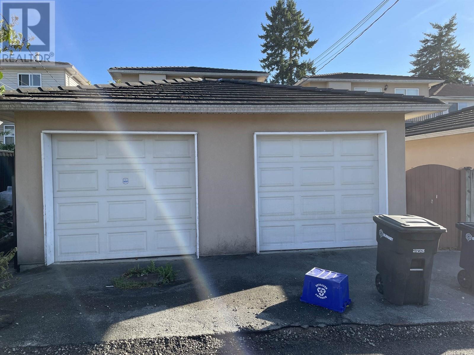 5017 Norfolk Street, Burnaby, British Columbia  V5G 1E9 - Photo 3 - R2815377