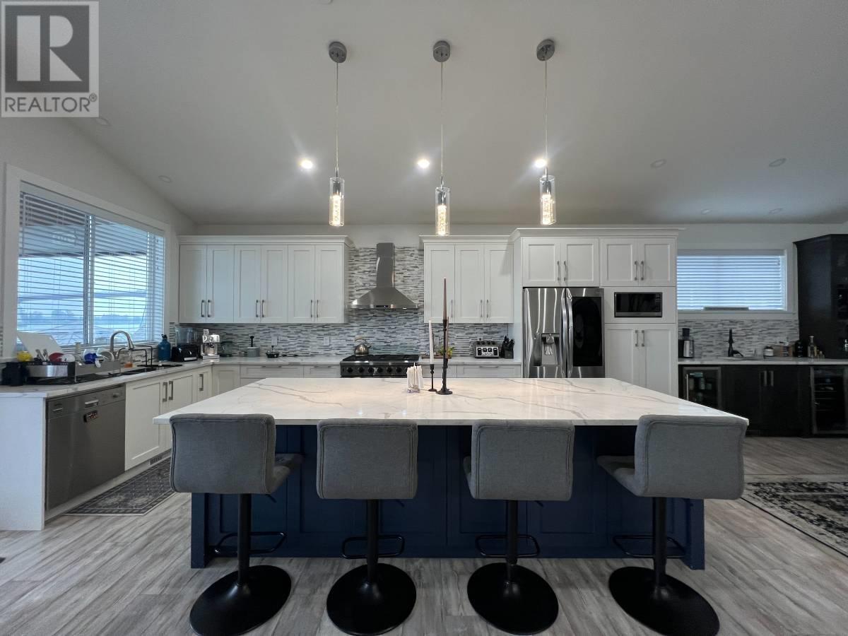 20194 Warf Street, Maple Ridge, British Columbia  V2X 1A3 - Photo 2 - R2815531