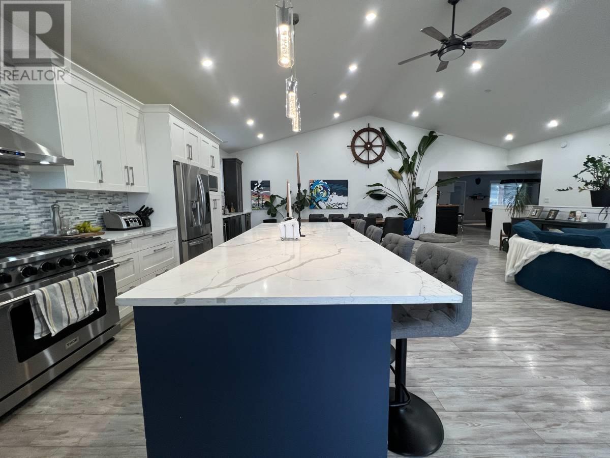20194 Warf Street, Maple Ridge, British Columbia  V2X 1A3 - Photo 3 - R2815531