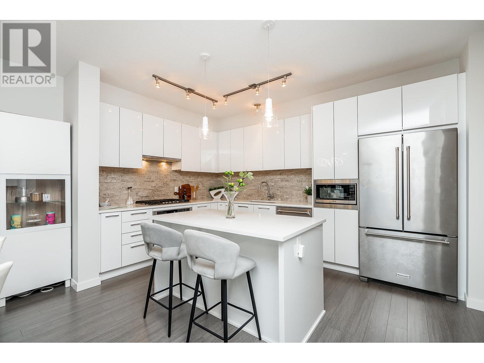 45 3500 Burke Village Promenade, Coquitlam, British Columbia  V3E 0N2 - Photo 2 - R2815651