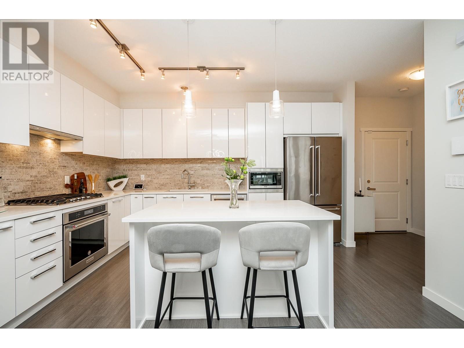 45 3500 Burke Village Promenade, Coquitlam, British Columbia  V3E 0N2 - Photo 3 - R2815651