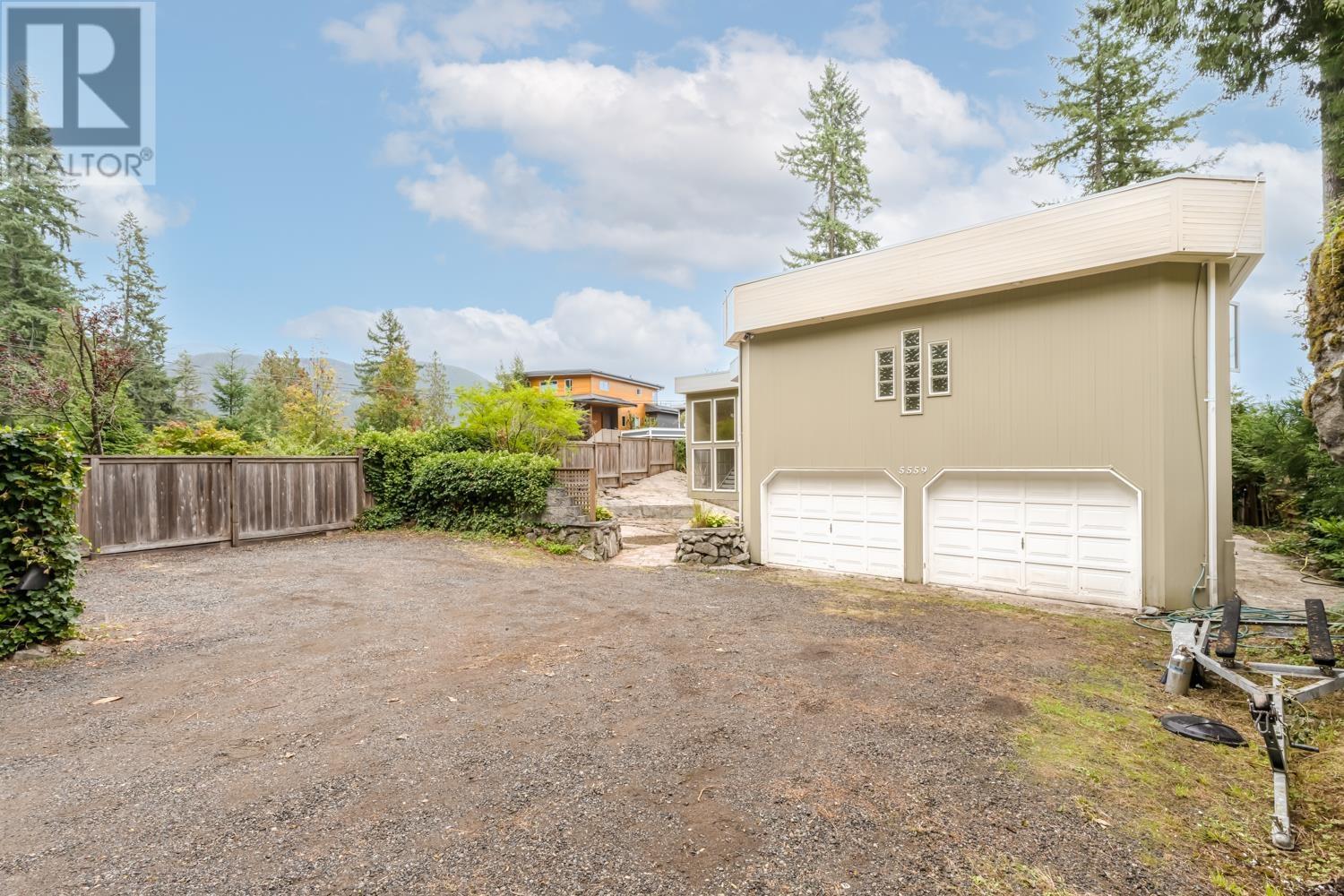5559 Indian River Drive, North Vancouver, British Columbia  V7G 2T7 - Photo 3 - R2815010
