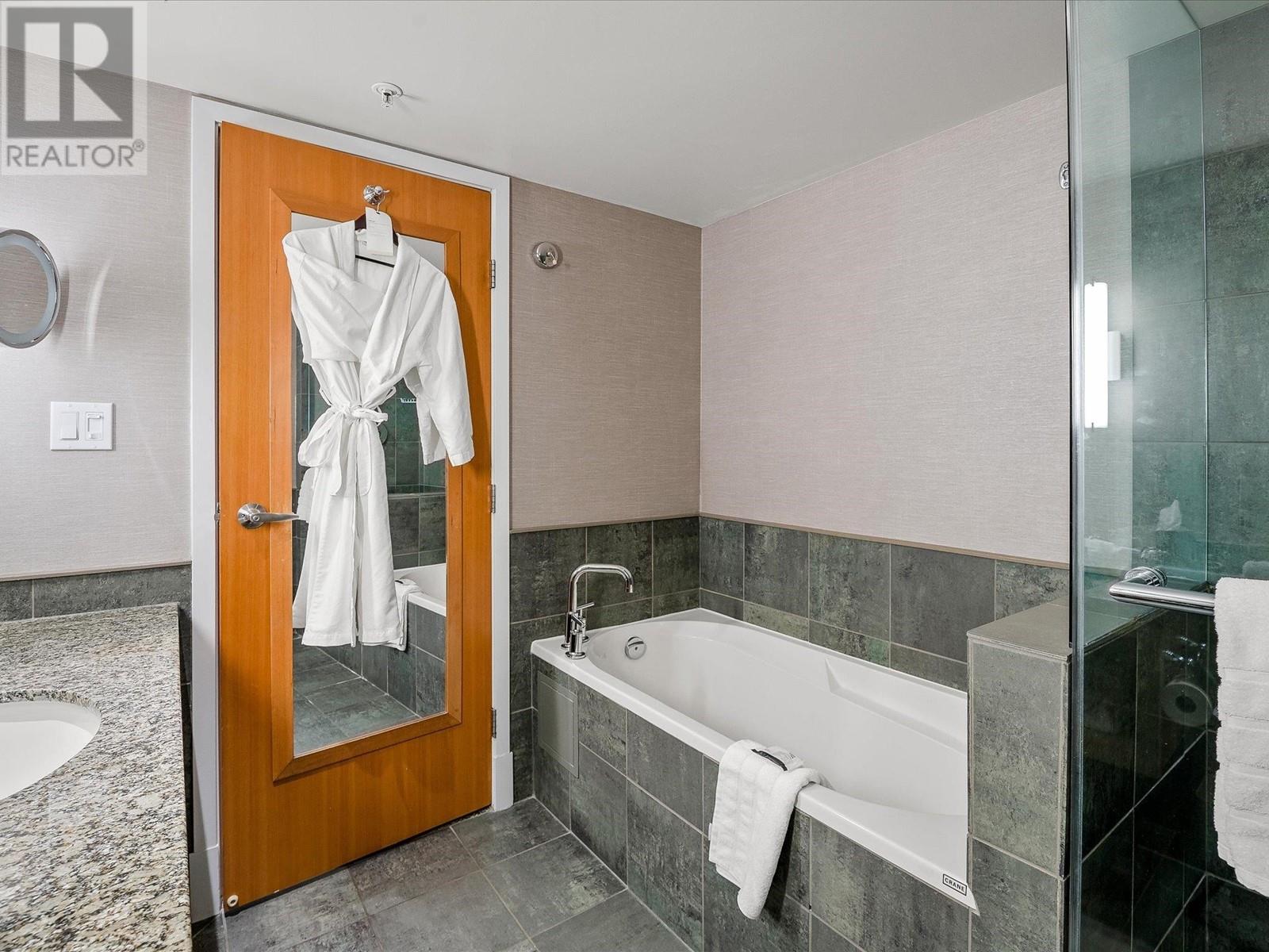 781/782 4090 Whistler Way, Whistler, British Columbia  V8E 1J3 - Photo 8 - R2815833