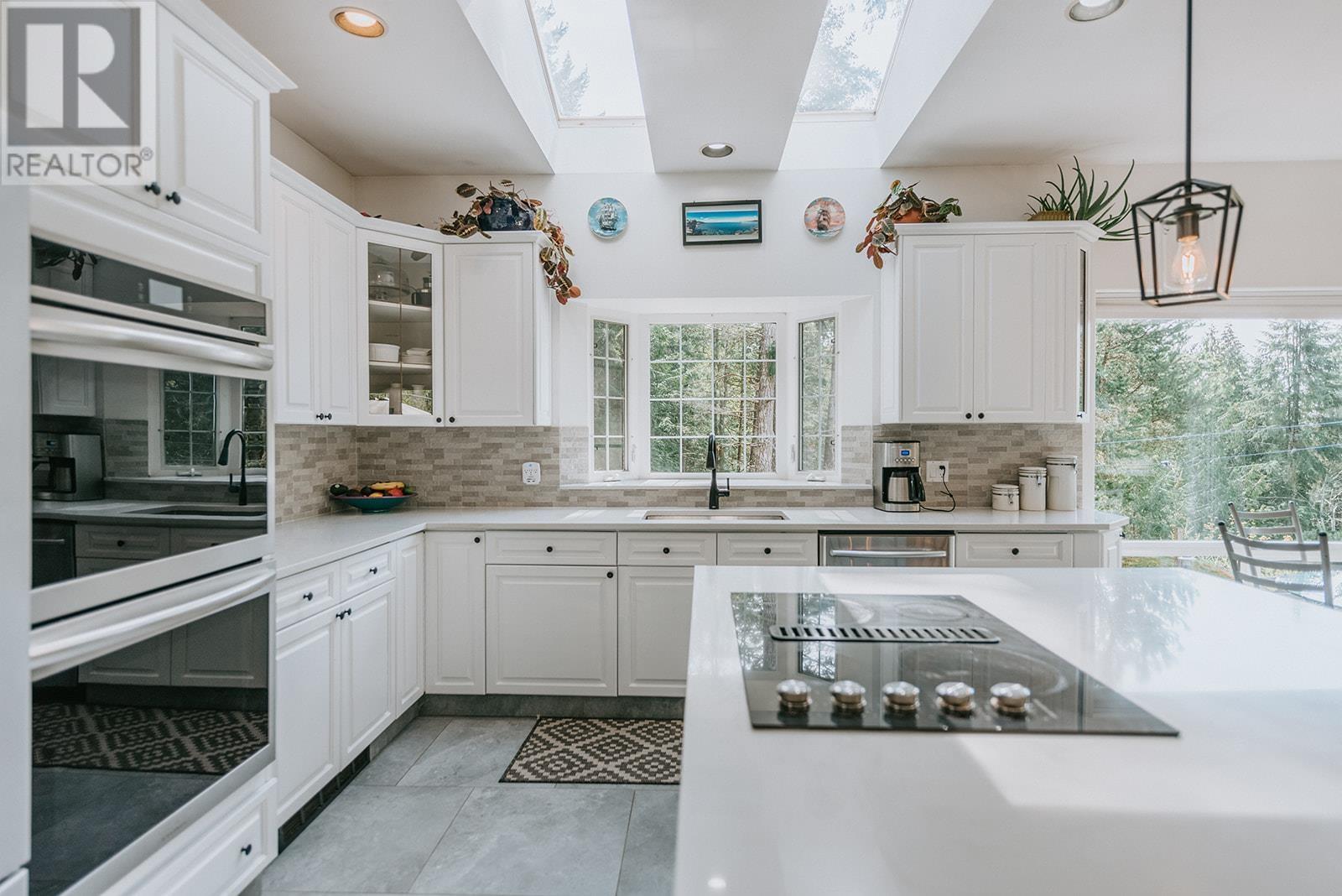 5809-5811 BROOKS ROAD, halfmoon bay, British Columbia