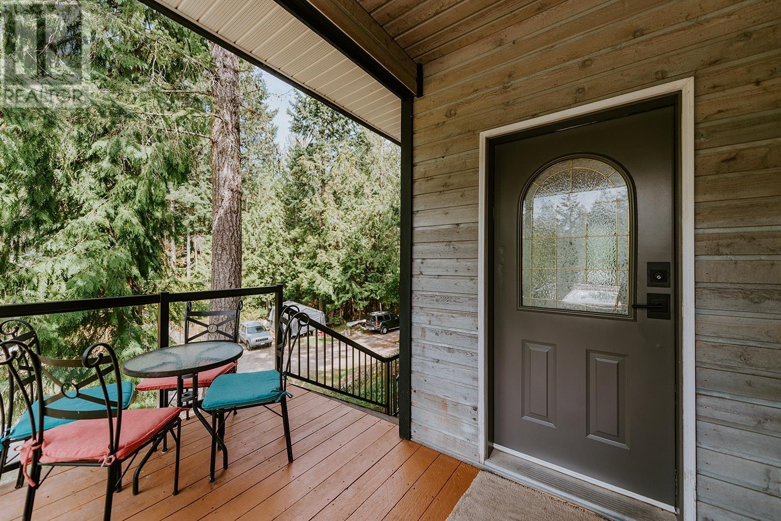5809-5811 Brooks Road, Halfmoon Bay, British Columbia  V7Z 1G7 - Photo 10 - R2815811