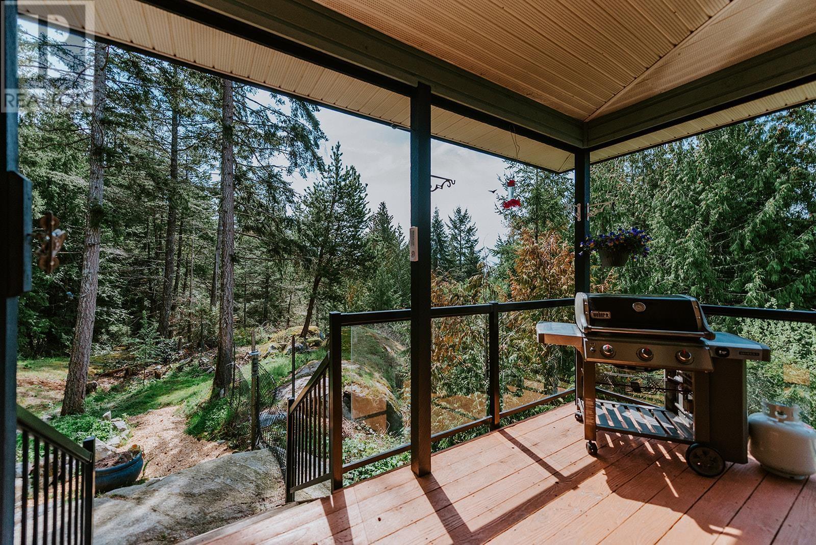 5809-5811 Brooks Road, Halfmoon Bay, British Columbia  V7Z 1G7 - Photo 11 - R2815811