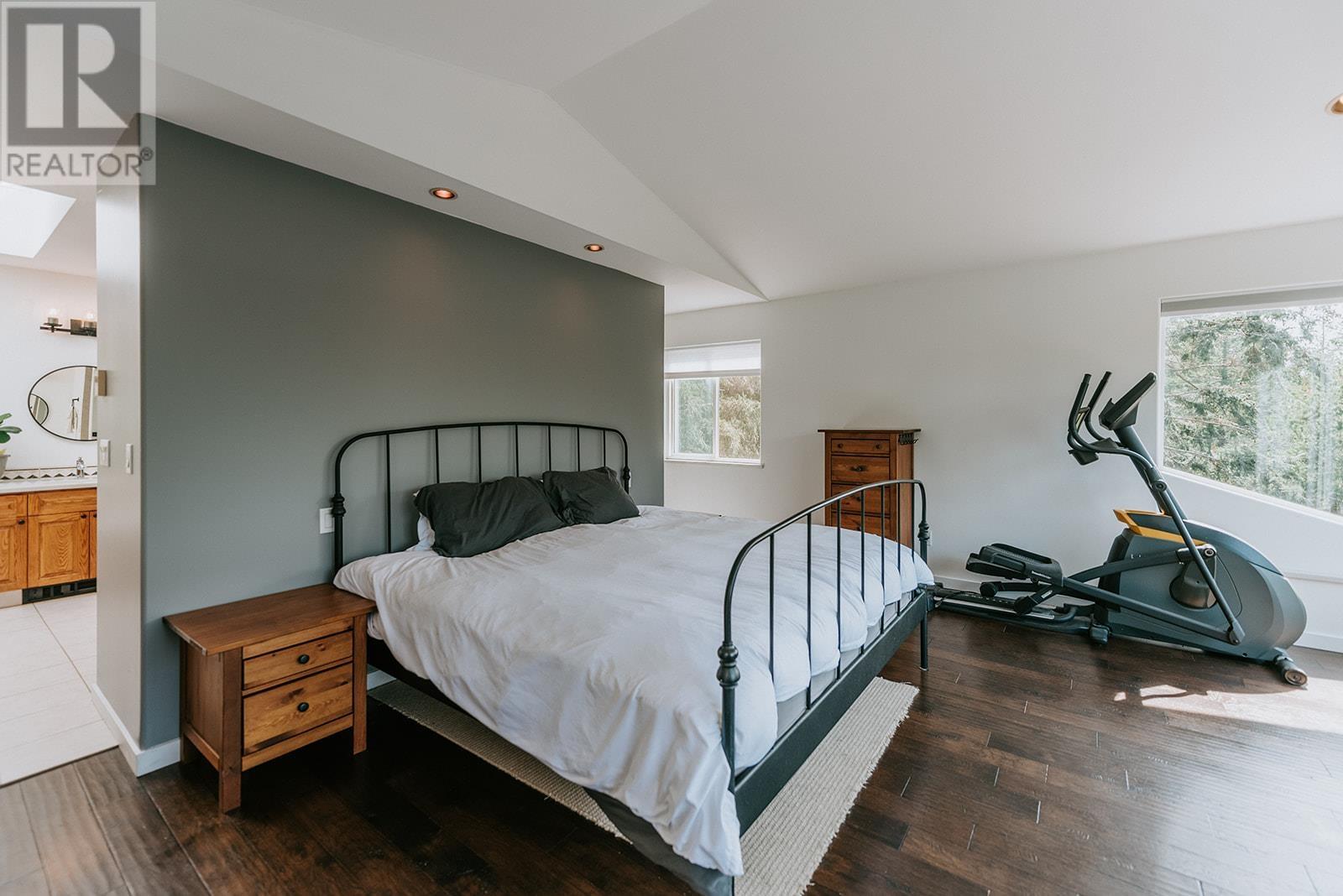 5809-5811 Brooks Road, Halfmoon Bay, British Columbia  V7Z 1G7 - Photo 12 - R2815811
