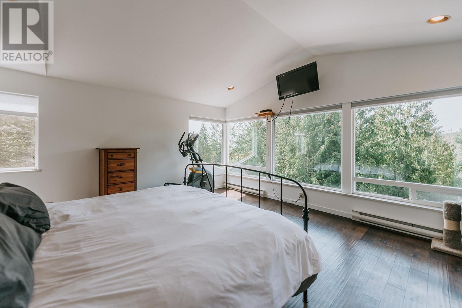 5809-5811 Brooks Road, Halfmoon Bay, British Columbia  V7Z 1G7 - Photo 13 - R2815811