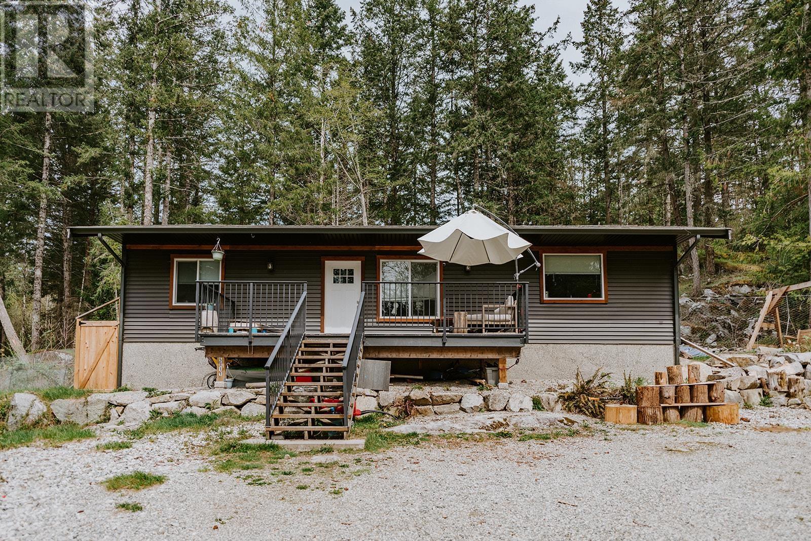5809-5811 Brooks Road, Halfmoon Bay, British Columbia  V7Z 1G7 - Photo 21 - R2815811