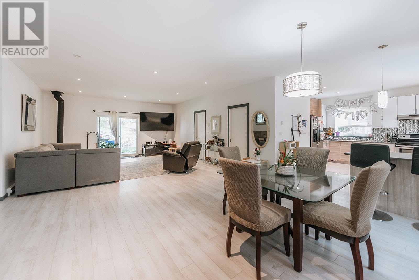 5809-5811 Brooks Road, Halfmoon Bay, British Columbia  V7Z 1G7 - Photo 23 - R2815811