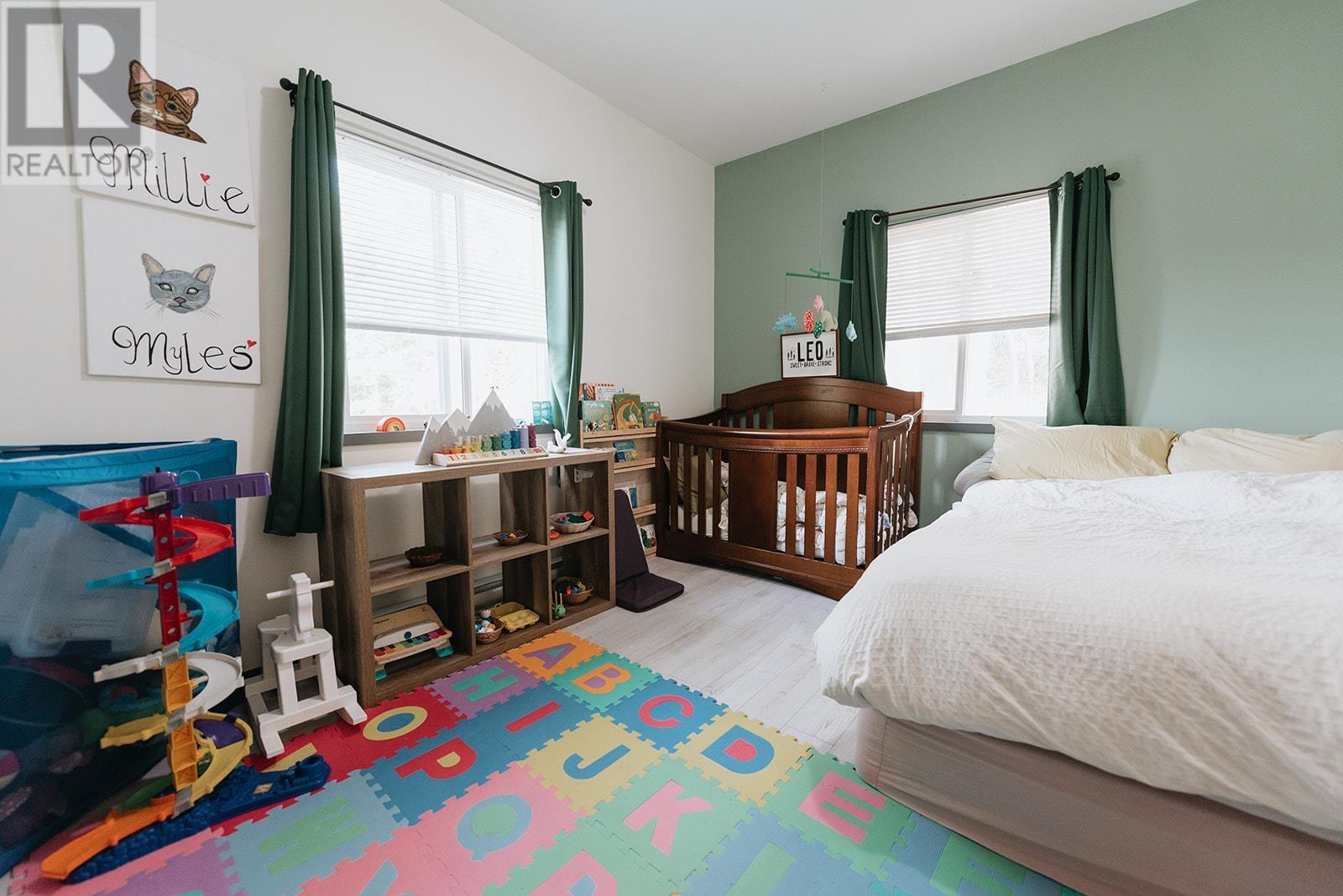 5809-5811 Brooks Road, Halfmoon Bay, British Columbia  V7Z 1G7 - Photo 25 - R2815811