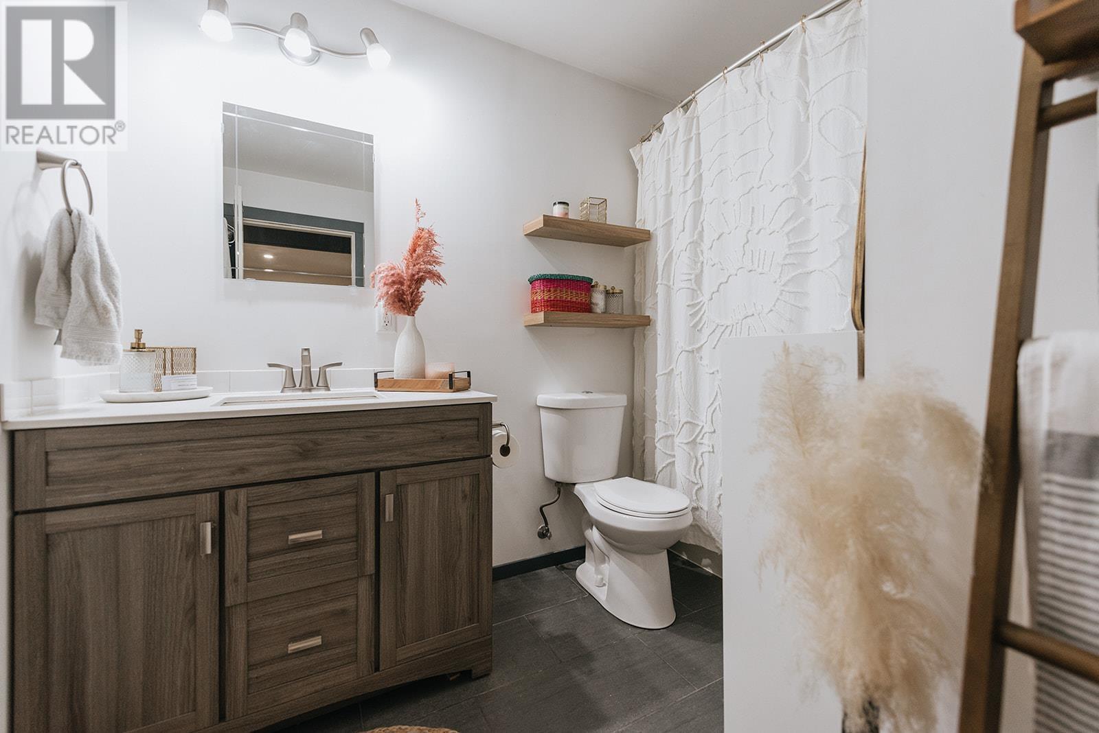 5809-5811 Brooks Road, Halfmoon Bay, British Columbia  V7Z 1G7 - Photo 31 - R2815811
