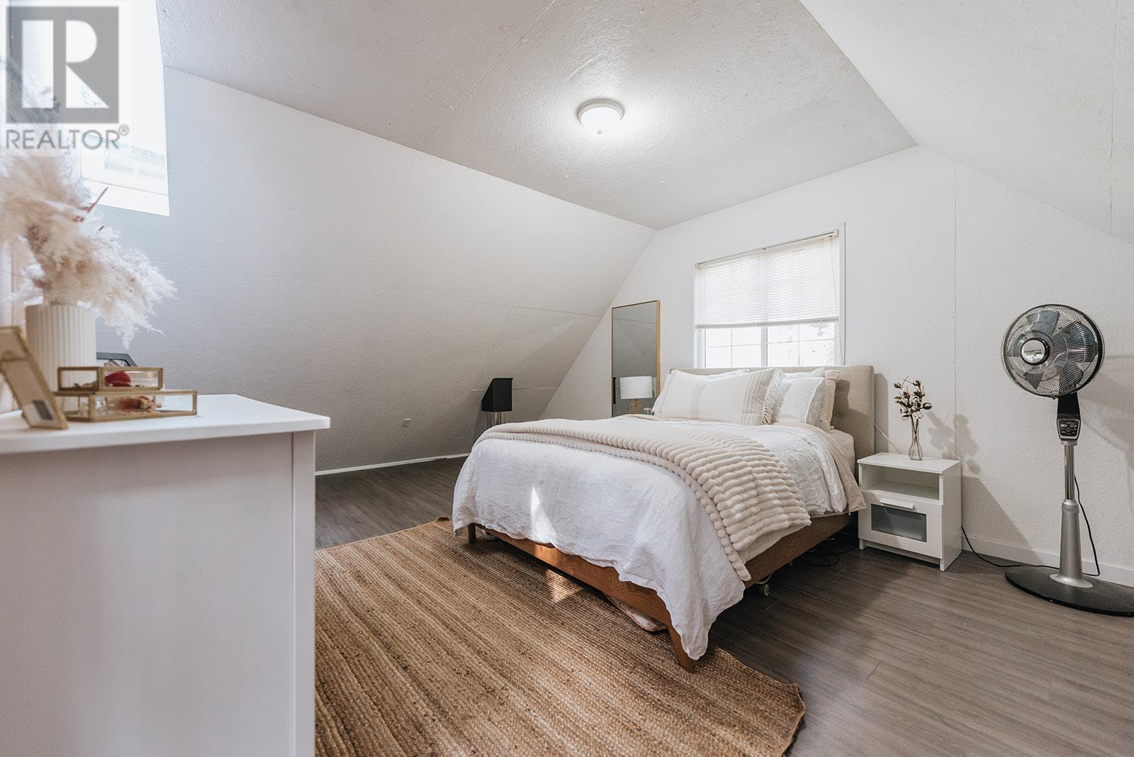 5809-5811 Brooks Road, Halfmoon Bay, British Columbia  V7Z 1G7 - Photo 32 - R2815811