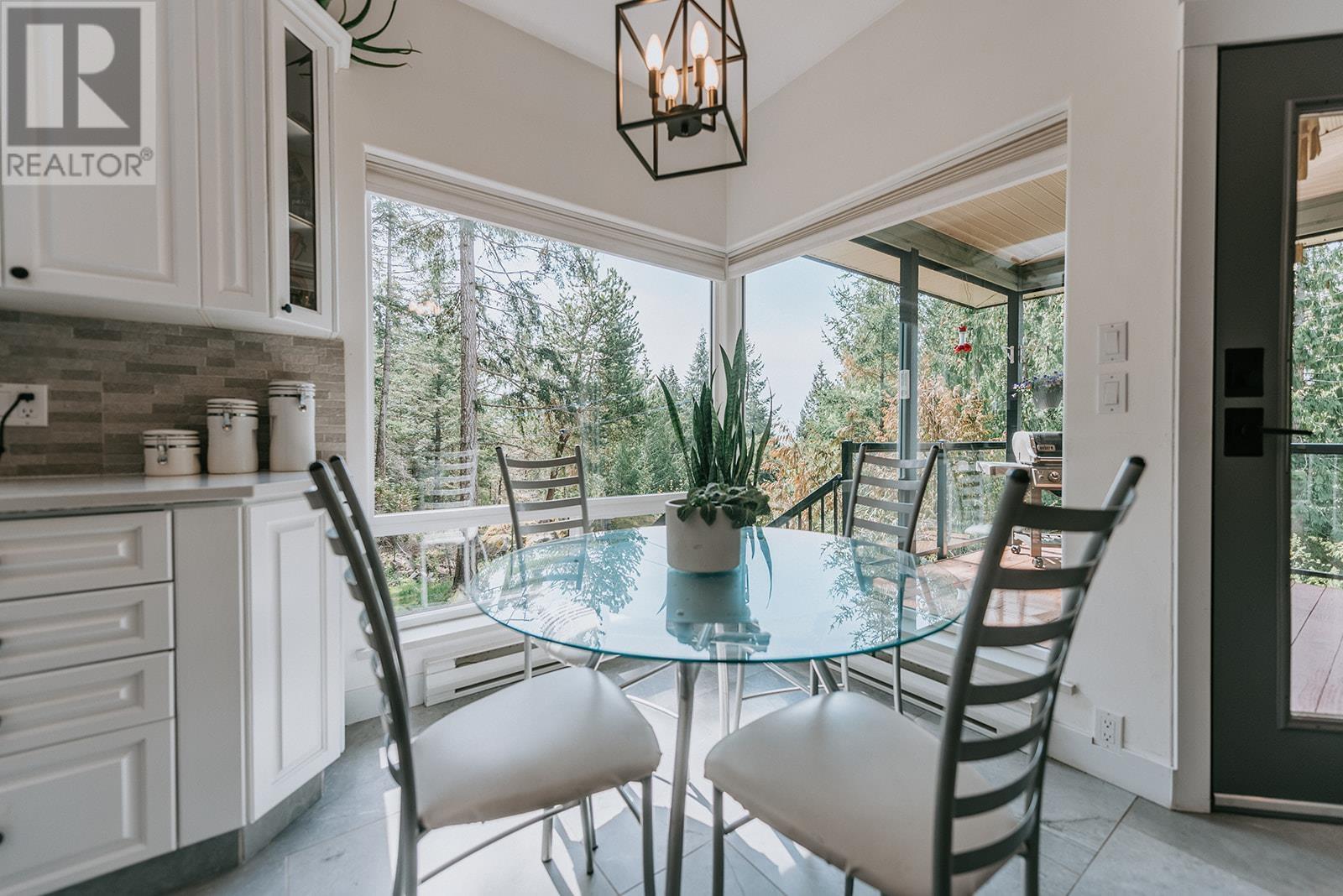 5809-5811 Brooks Road, Halfmoon Bay, British Columbia  V7Z 1G7 - Photo 4 - R2815811