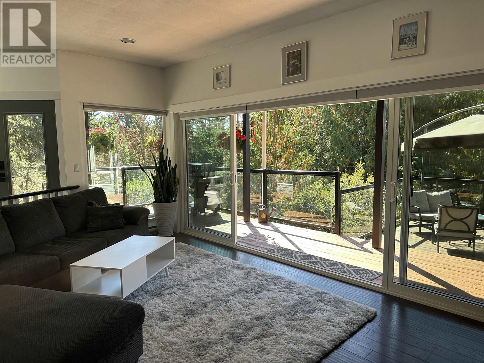 5809-5811 Brooks Road, Halfmoon Bay, British Columbia  V7Z 1G7 - Photo 6 - R2815811
