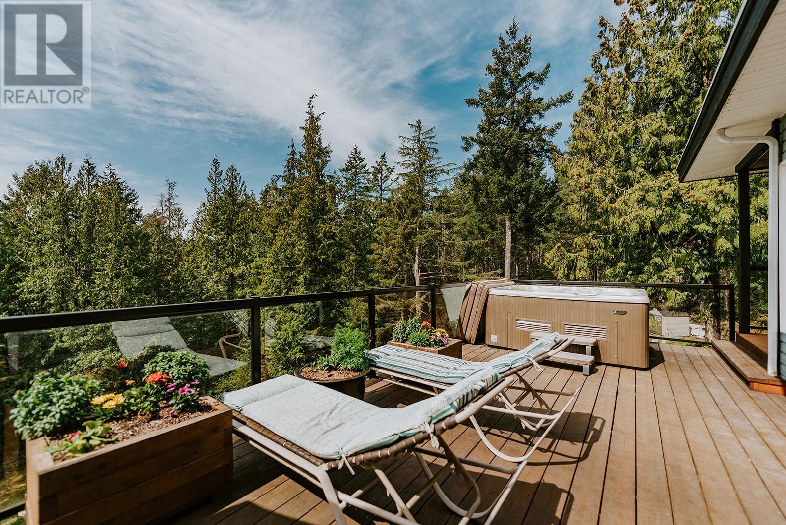 5809-5811 Brooks Road, Halfmoon Bay, British Columbia  V7Z 1G7 - Photo 8 - R2815811
