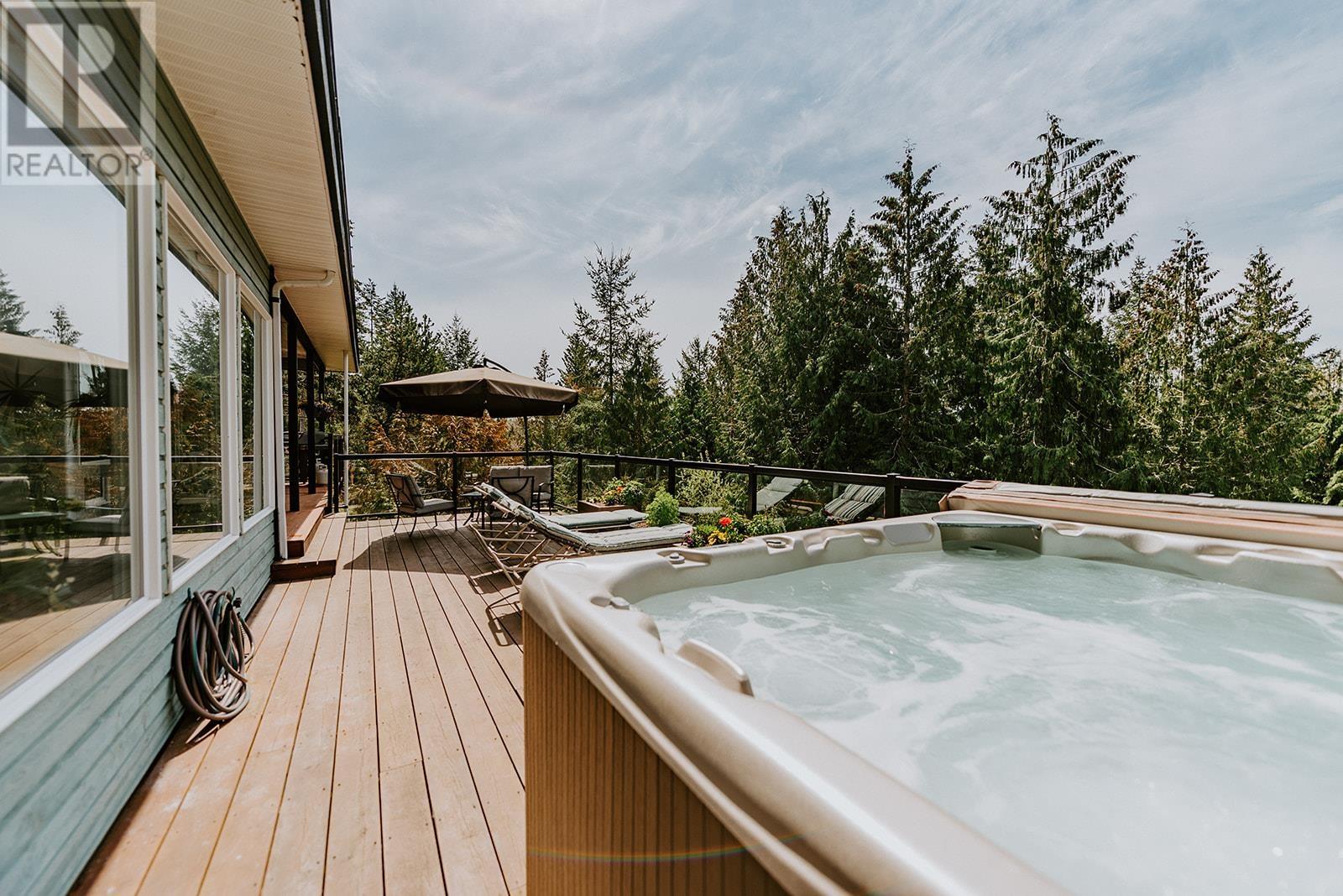 5809-5811 Brooks Road, Halfmoon Bay, British Columbia  V7Z 1G7 - Photo 9 - R2815811
