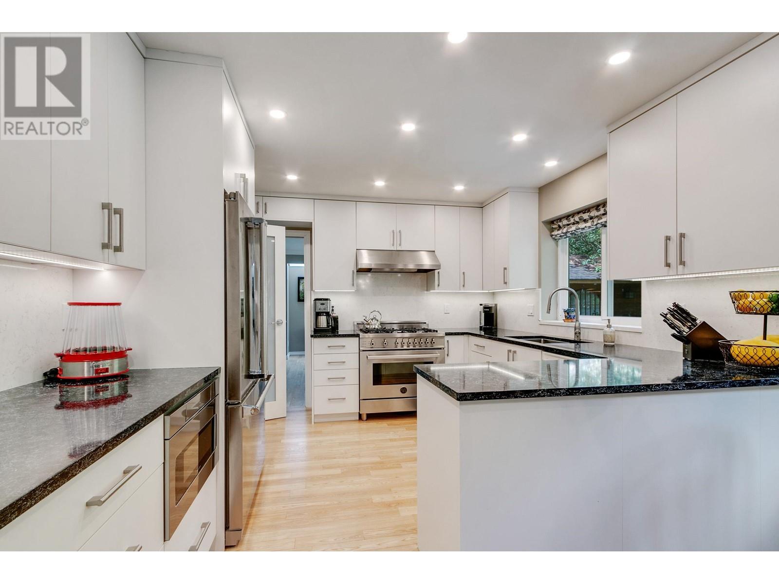 2036 Hill Drive, North Vancouver, British Columbia  V7H 2N5 - Photo 9 - R2815864