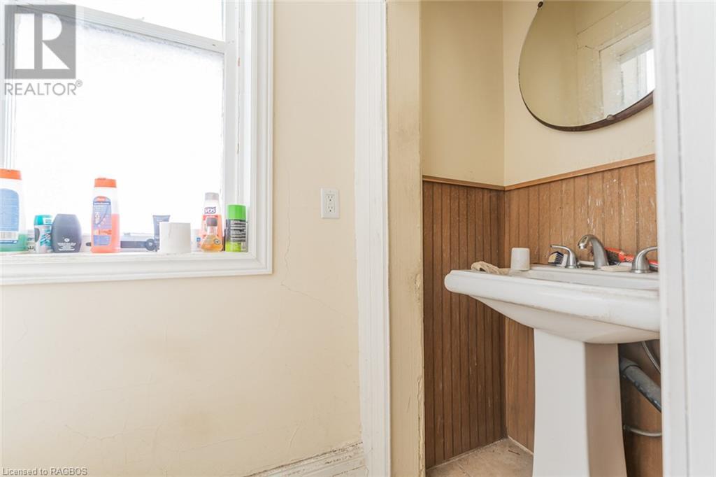 715 2nd Avenue E, Owen Sound, Ontario  N4K 2G9 - Photo 11 - 40483649