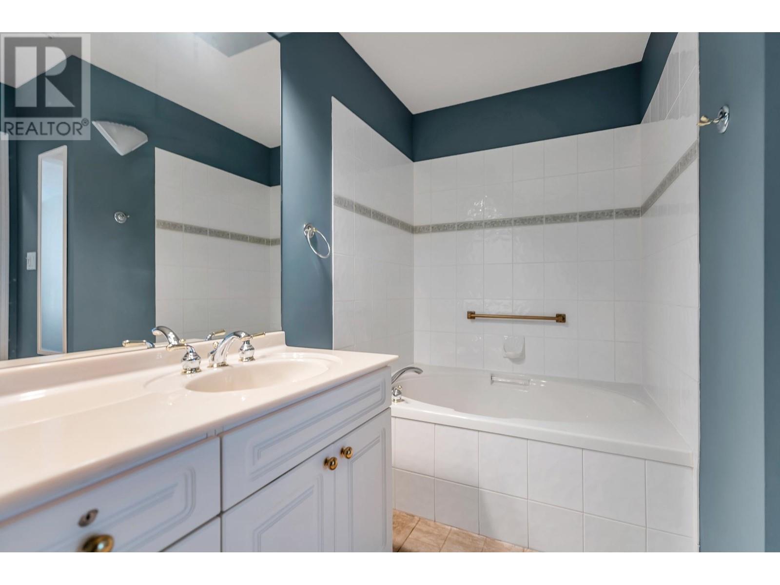 216 3098 Guildford Way, Coquitlam, British Columbia  V3B 7W8 - Photo 30 - R2815552