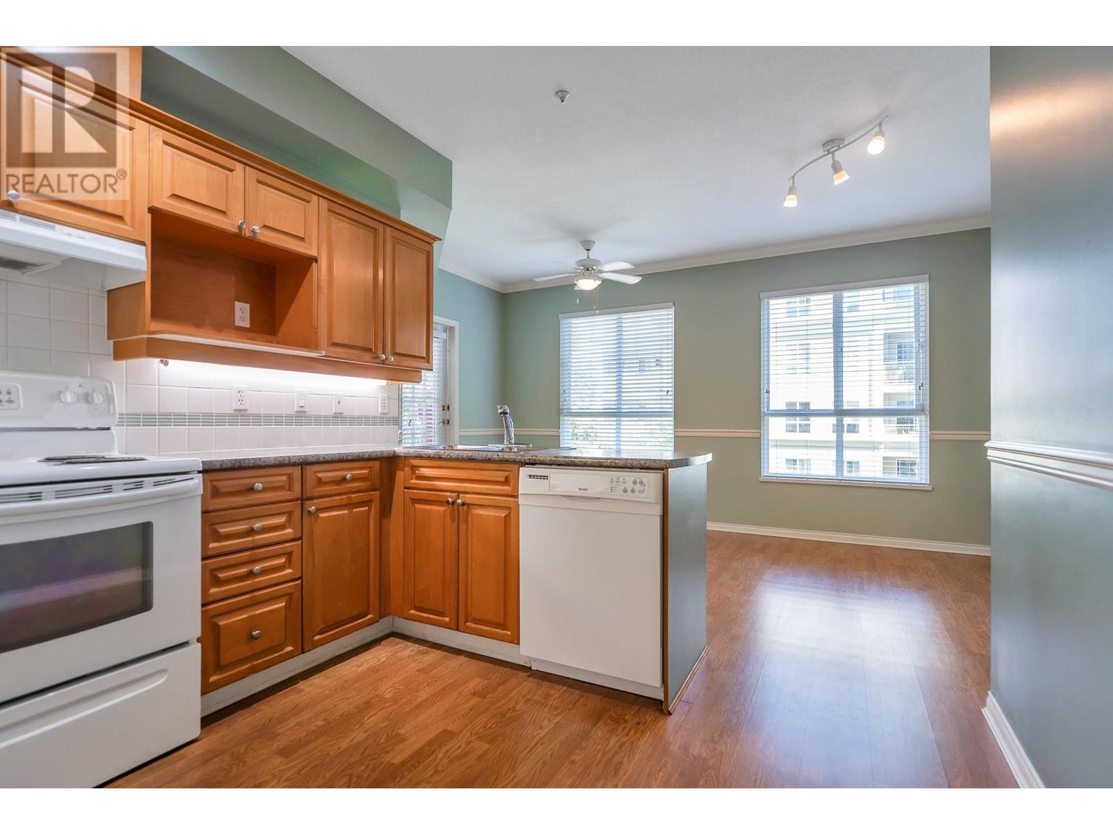 216 3098 Guildford Way, Coquitlam, British Columbia  V3B 7W8 - Photo 13 - R2815552