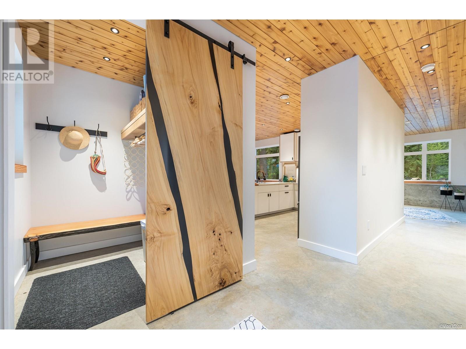 731 Grafton Road, Bowen Island, British Columbia  V0N 1G2 - Photo 3 - R2800432