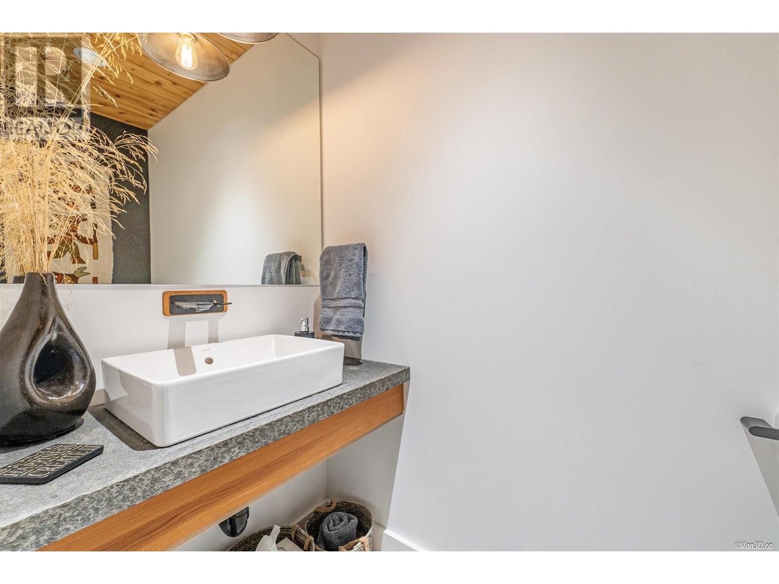 731 Grafton Road, Bowen Island, British Columbia  V0N 1G2 - Photo 12 - R2800432