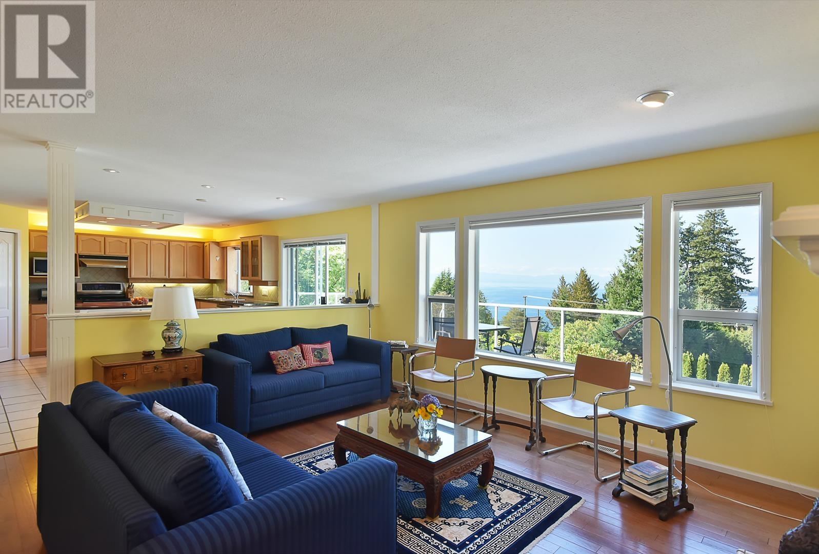 5143 Radcliffe Road, Sechelt, British Columbia  V7Z 0G5 - Photo 2 - R2814369