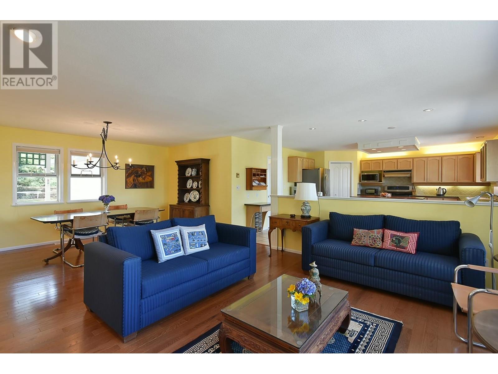 5143 Radcliffe Road, Sechelt, British Columbia  V7Z 0G5 - Photo 3 - R2814369