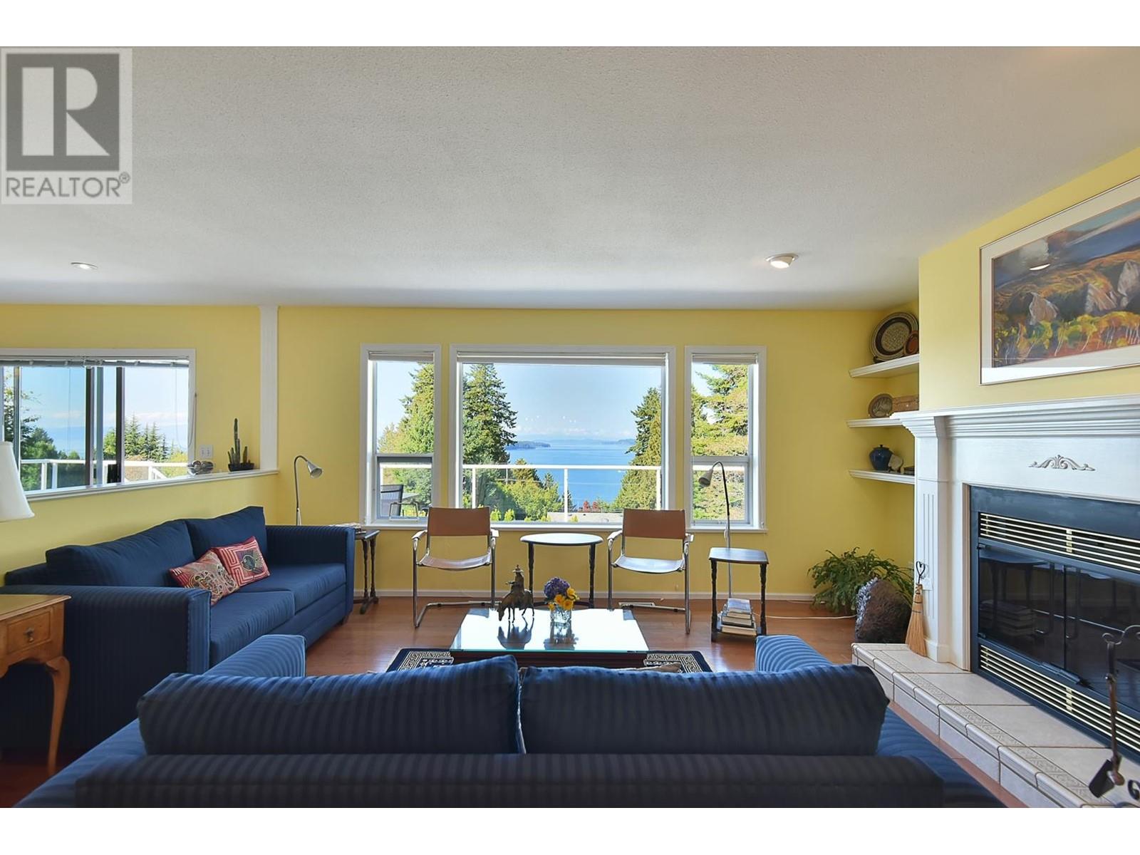 5143 Radcliffe Road, Sechelt, British Columbia  V7Z 0G5 - Photo 1 - R2814369