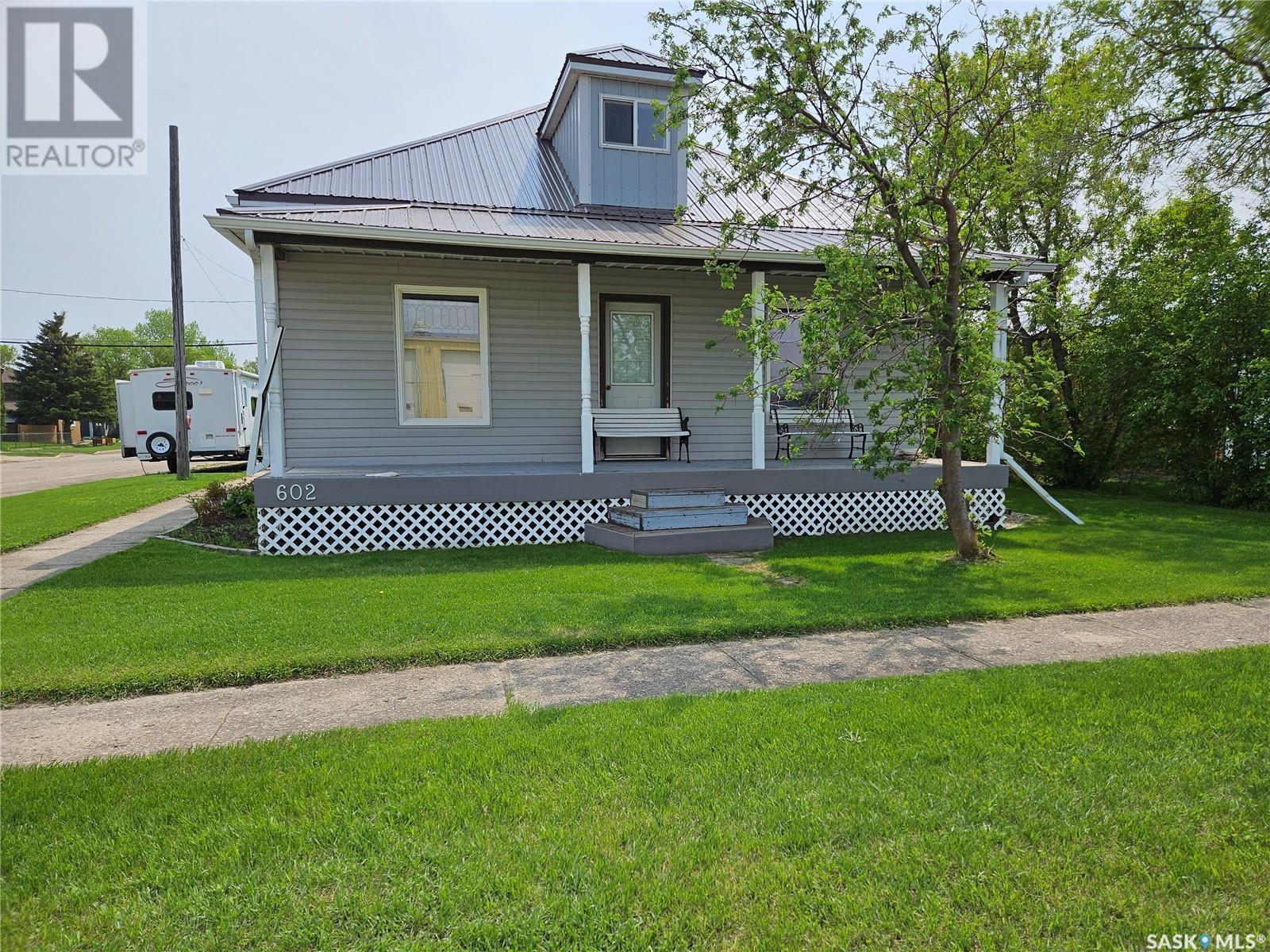 602 Railway Avenue, Bienfait, Saskatchewan  S0C 0M0 - Photo 24 - SK945484