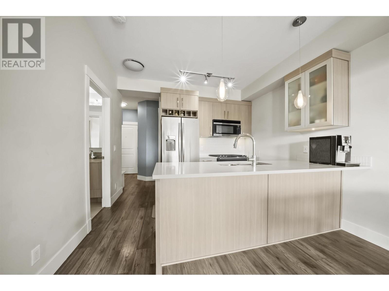 202 22327 River Road, Maple Ridge, British Columbia  V2X 2C7 - Photo 2 - R2815985