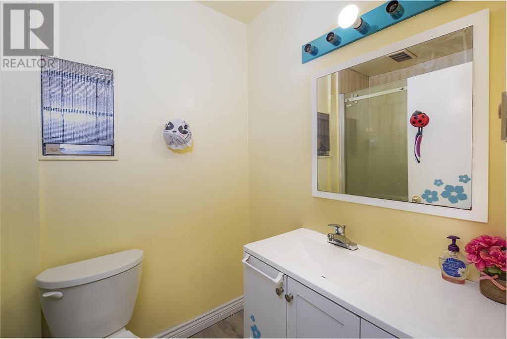 5602 Claude Avenue, Burnaby, British Columbia  V5E 2M6 - Photo 13 - R2816016