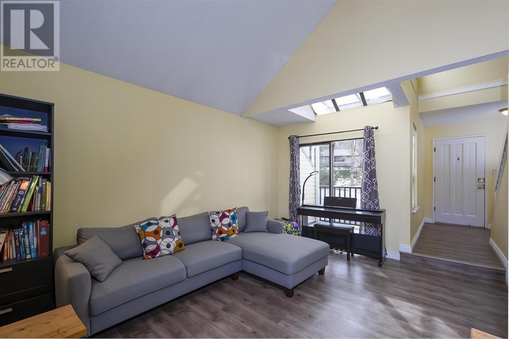 5602 Claude Avenue, Burnaby, British Columbia  V5E 2M6 - Photo 2 - R2816016