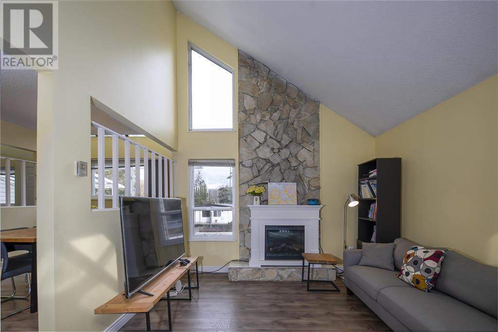 5602 Claude Avenue, Burnaby, British Columbia  V5E 2M6 - Photo 3 - R2816016