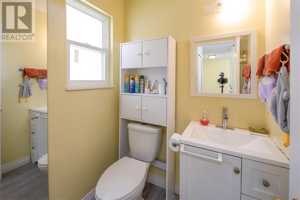 5602 Claude Avenue, Burnaby, British Columbia  V5E 2M6 - Photo 8 - R2816016