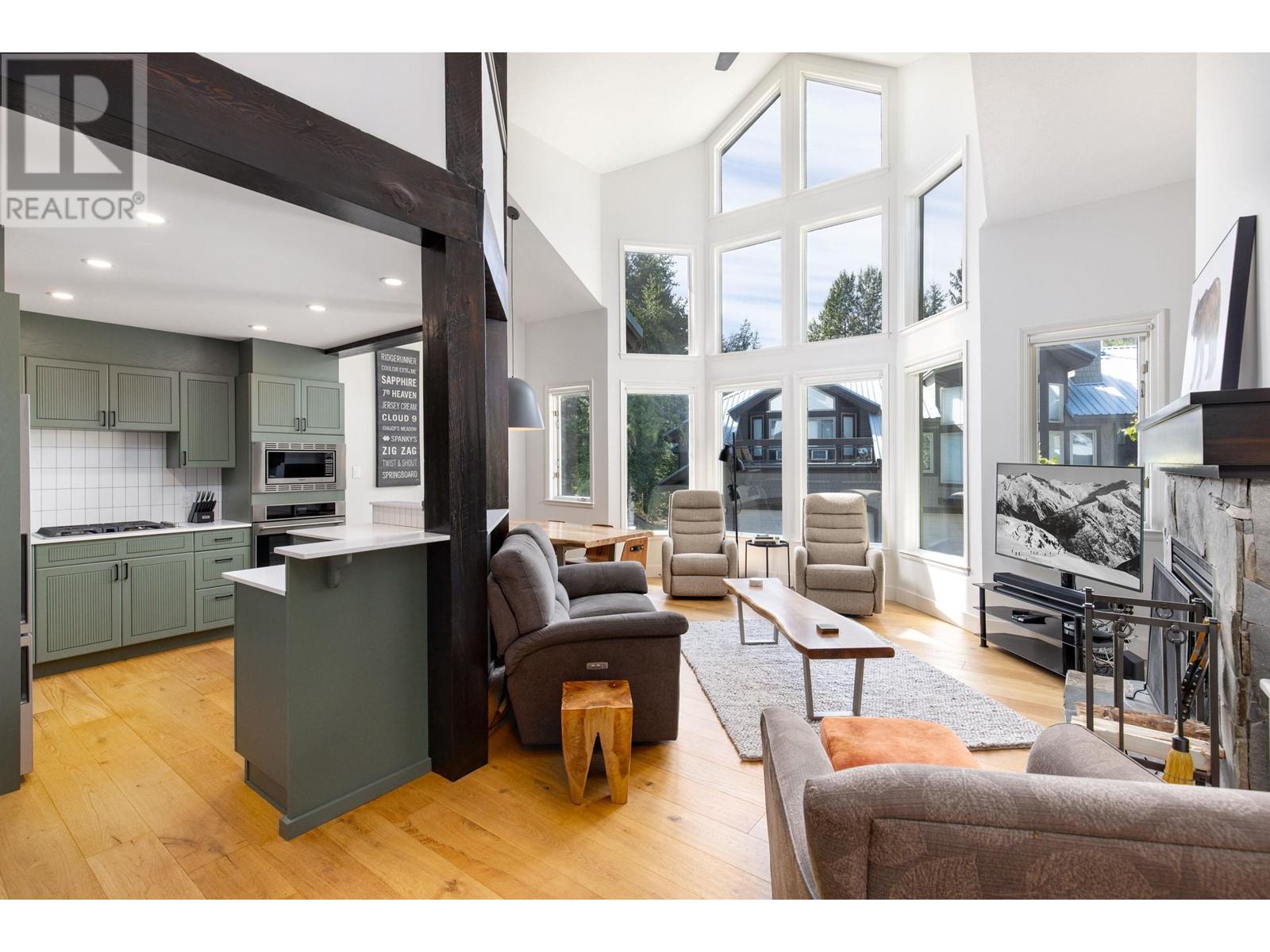 19 2200 Taylor Way, Whistler, British Columbia  V0N 1B2 - Photo 1 - R2816109