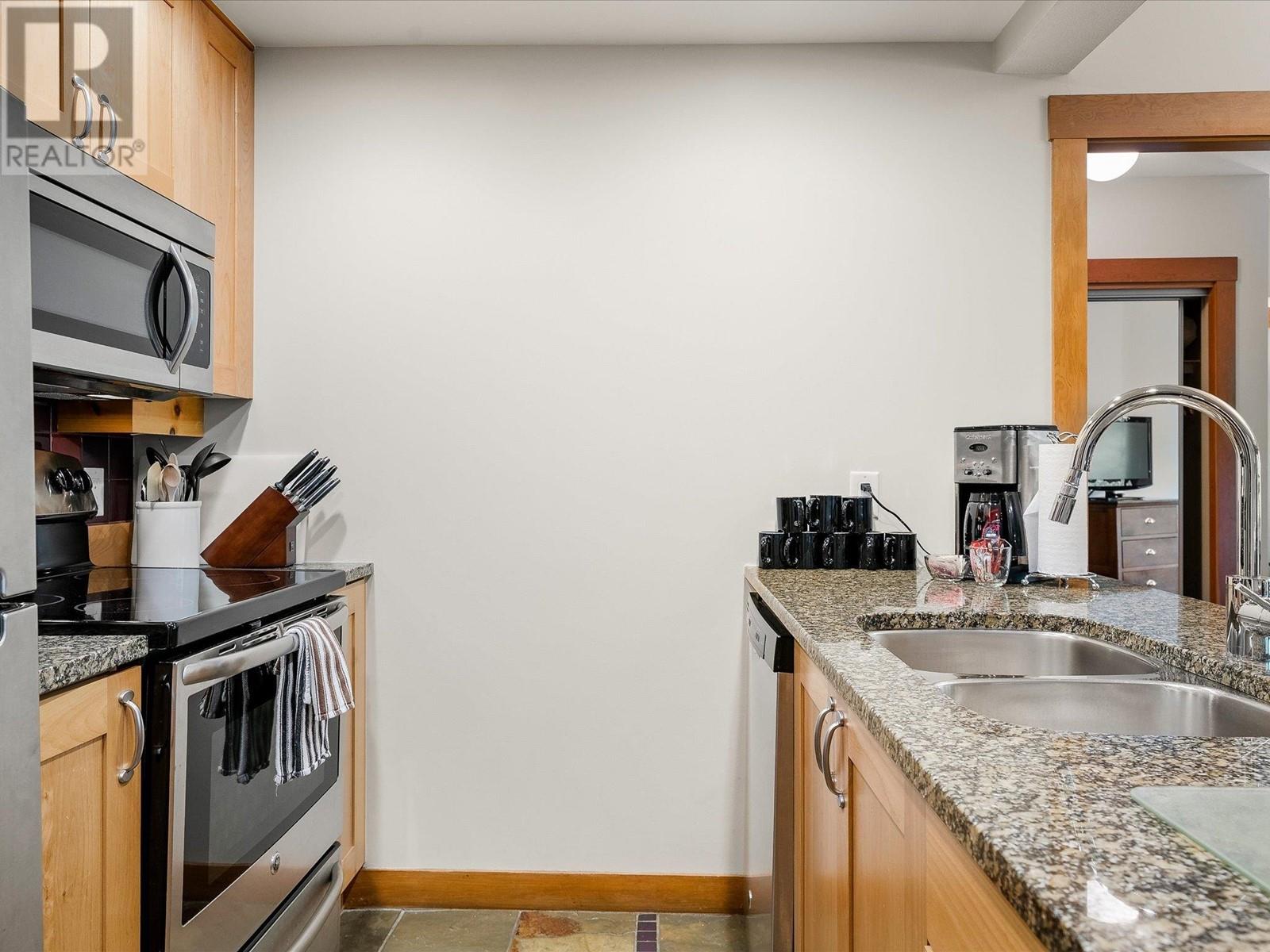 322d 2036 London Lane, Whistler, British Columbia  V8E 0N7 - Photo 4 - R2816133