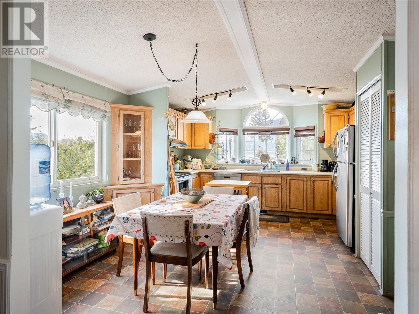 833 Britannia Way, Britannia Beach, British Columbia  V8B 1J2 - Photo 4 - R2816102
