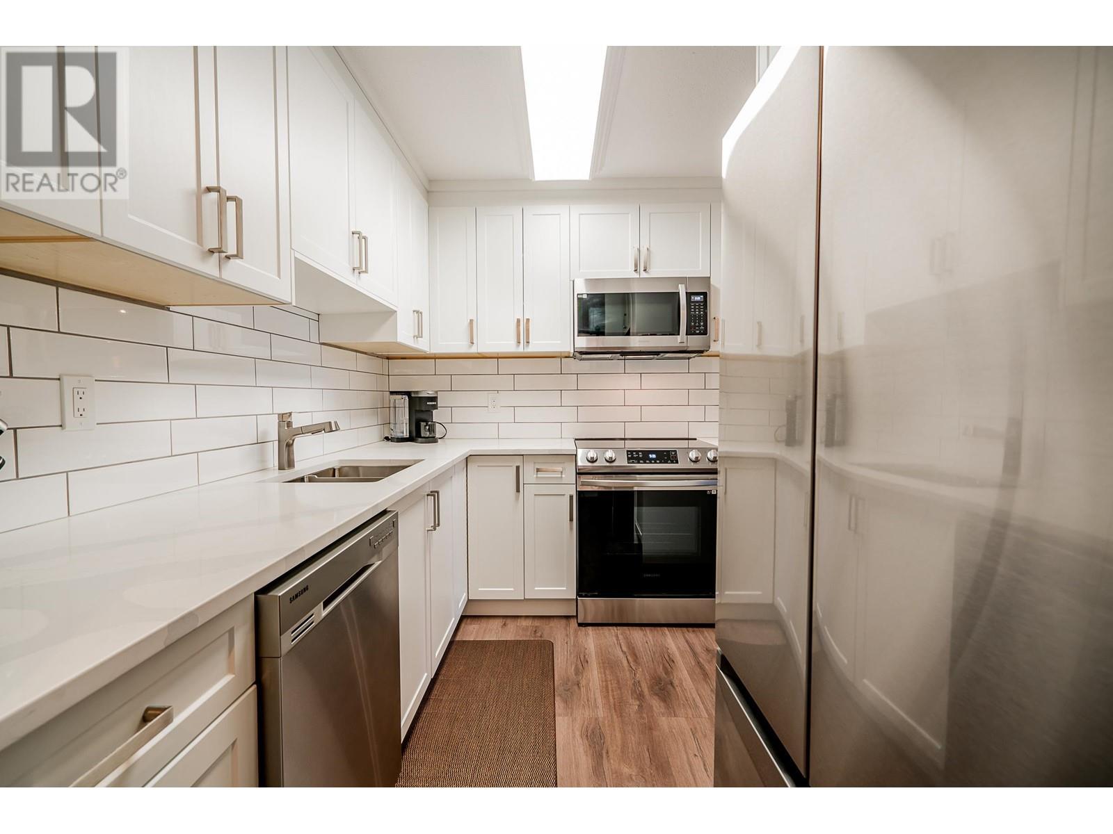 802 3771 Bartlett Court, Burnaby, British Columbia  V5C 3K5 - Photo 6 - R2811160