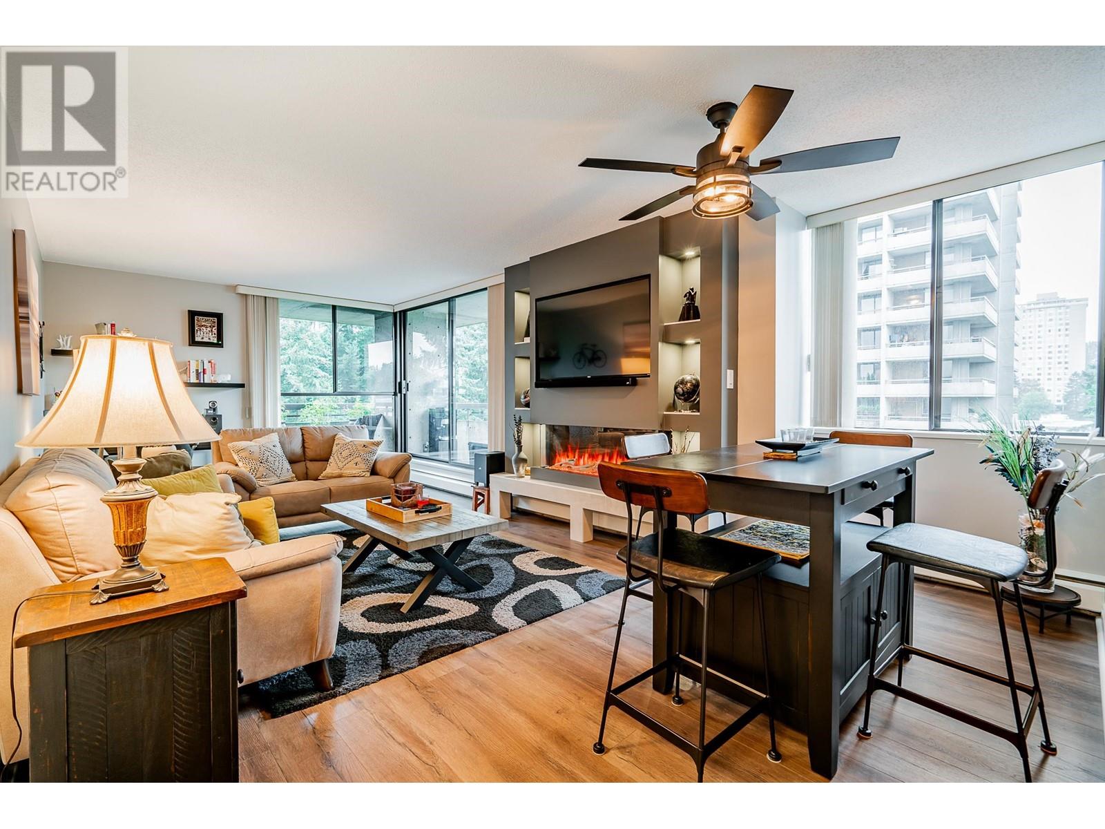 802 3771 Bartlett Court, Burnaby, British Columbia  V5C 3K5 - Photo 2 - R2811160