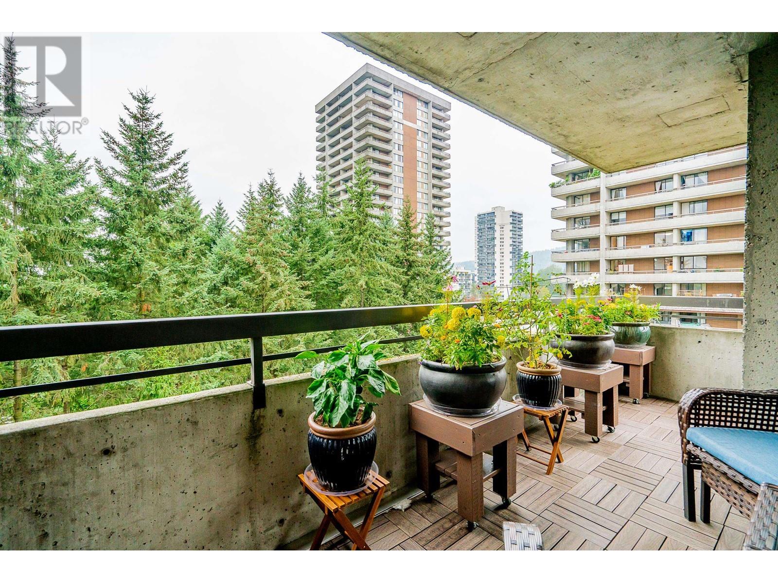 802 3771 Bartlett Court, Burnaby, British Columbia  V5C 3K5 - Photo 12 - R2811160