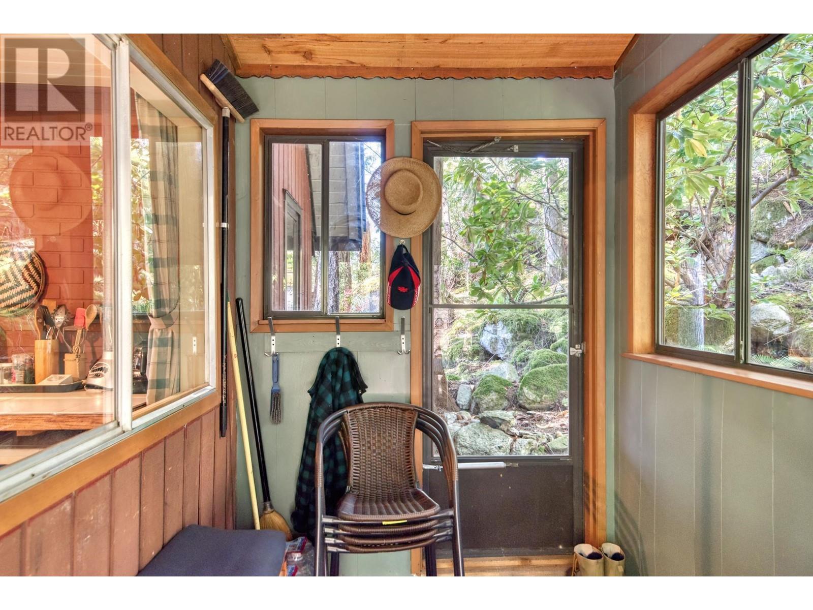 7547 Sechelt Inlet Road, Sechelt, British Columbia  V7Z 0C6 - Photo 18 - R2816222