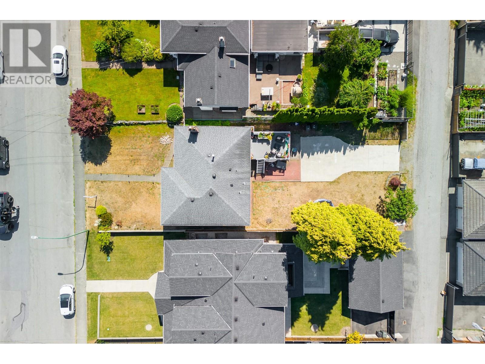 8249 17th Avenue, Burnaby, British Columbia  V3N 1M9 - Photo 3 - R2815559