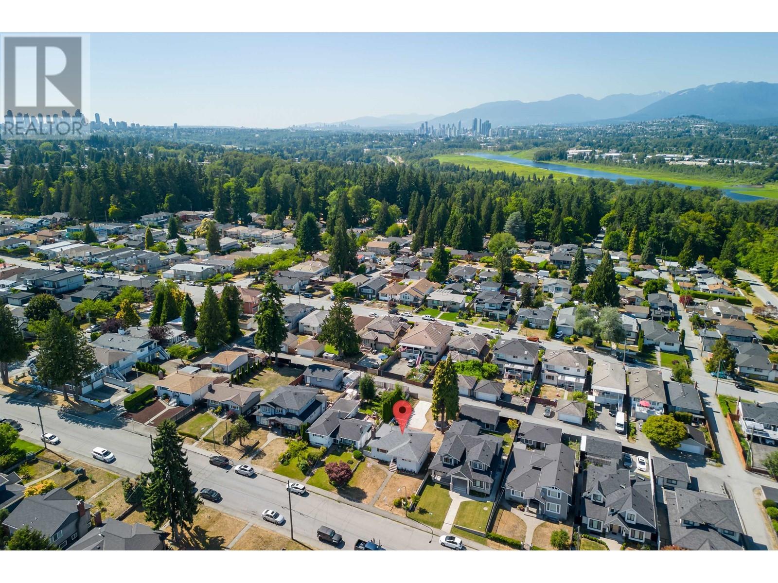 8249 17th Avenue, Burnaby, British Columbia  V3N 1M9 - Photo 2 - R2815559