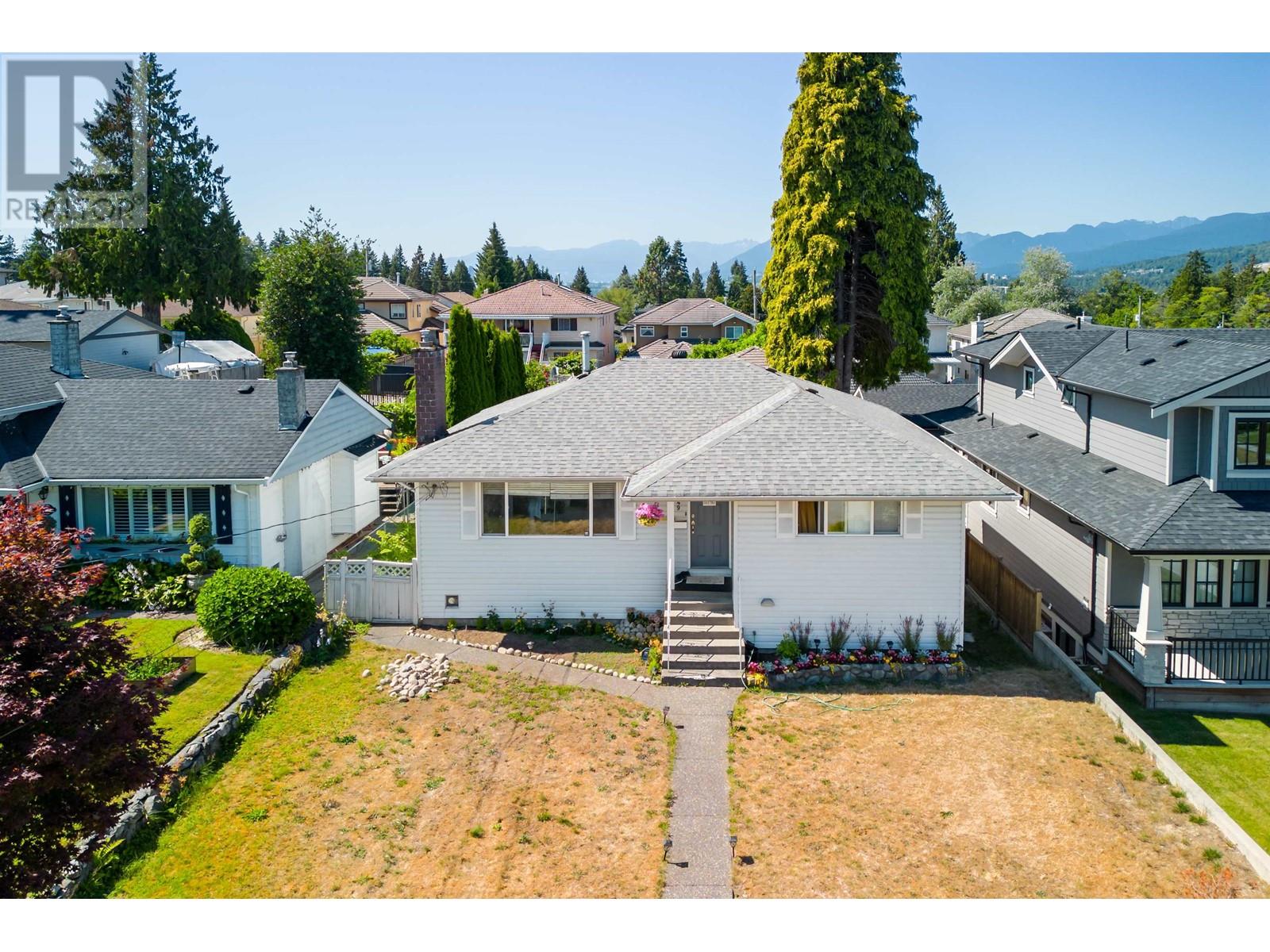 8249 17TH AVENUE, burnaby, British Columbia