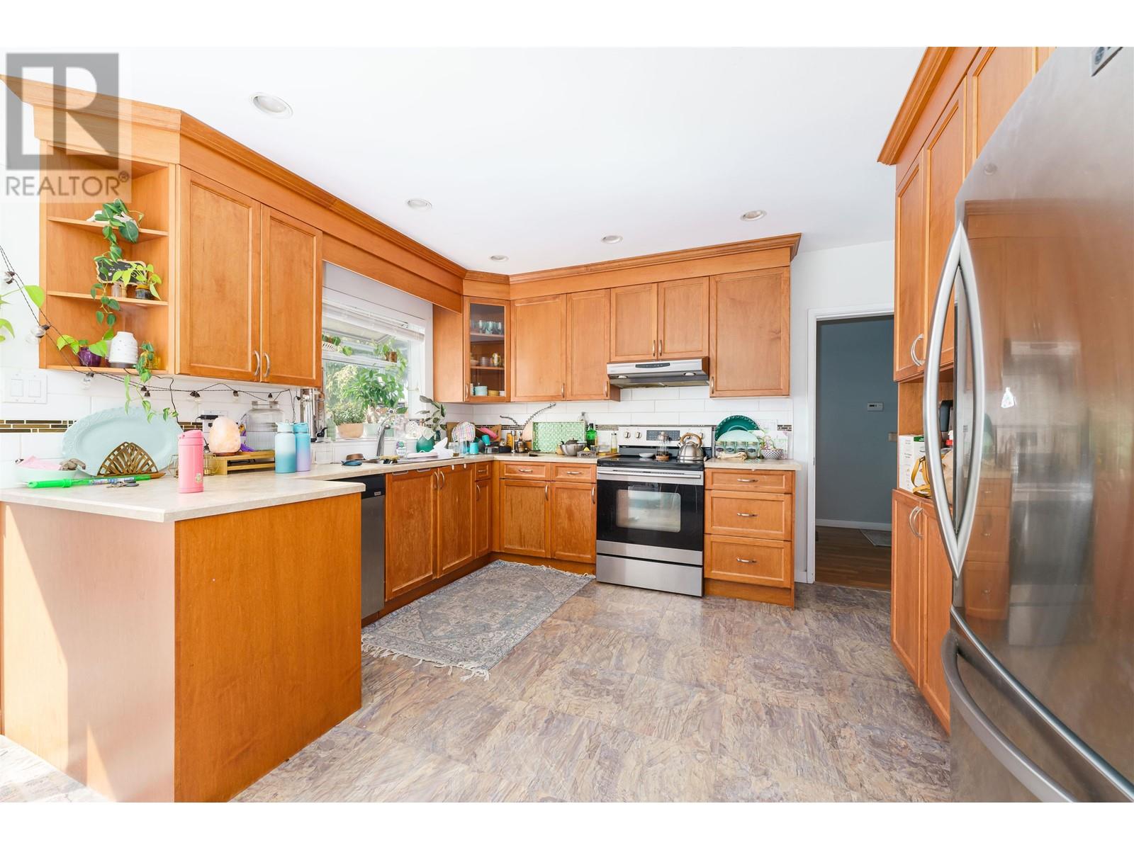 8249 17th Avenue, Burnaby, British Columbia  V3N 1M9 - Photo 8 - R2815559