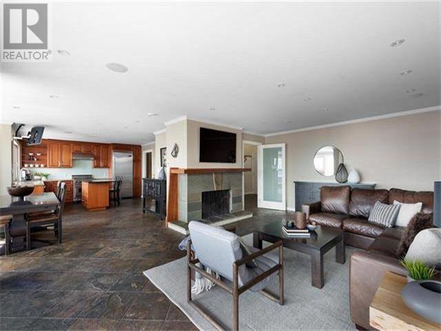 41xx Burkehill Road, West Vancouver, British Columbia  V7V 3M4 - Photo 2 - R2816249
