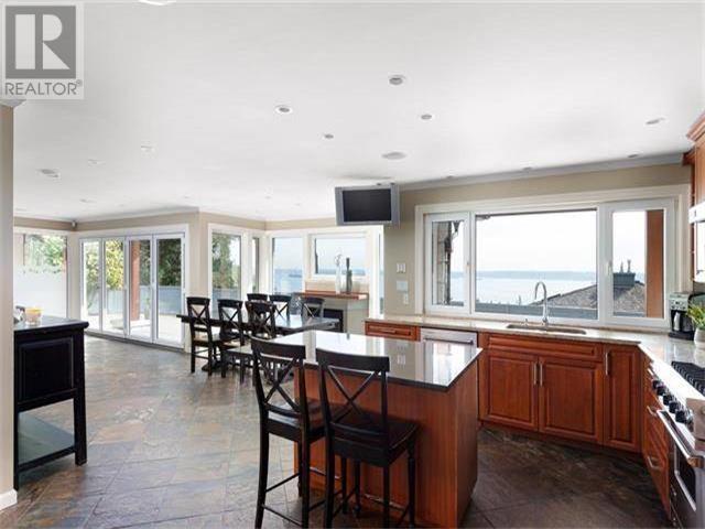 41xx Burkehill Road, West Vancouver, British Columbia  V7V 3M4 - Photo 3 - R2816249