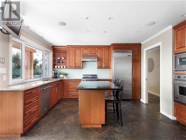 41xx Burkehill Road, West Vancouver, British Columbia  V7V 3M4 - Photo 4 - R2816249